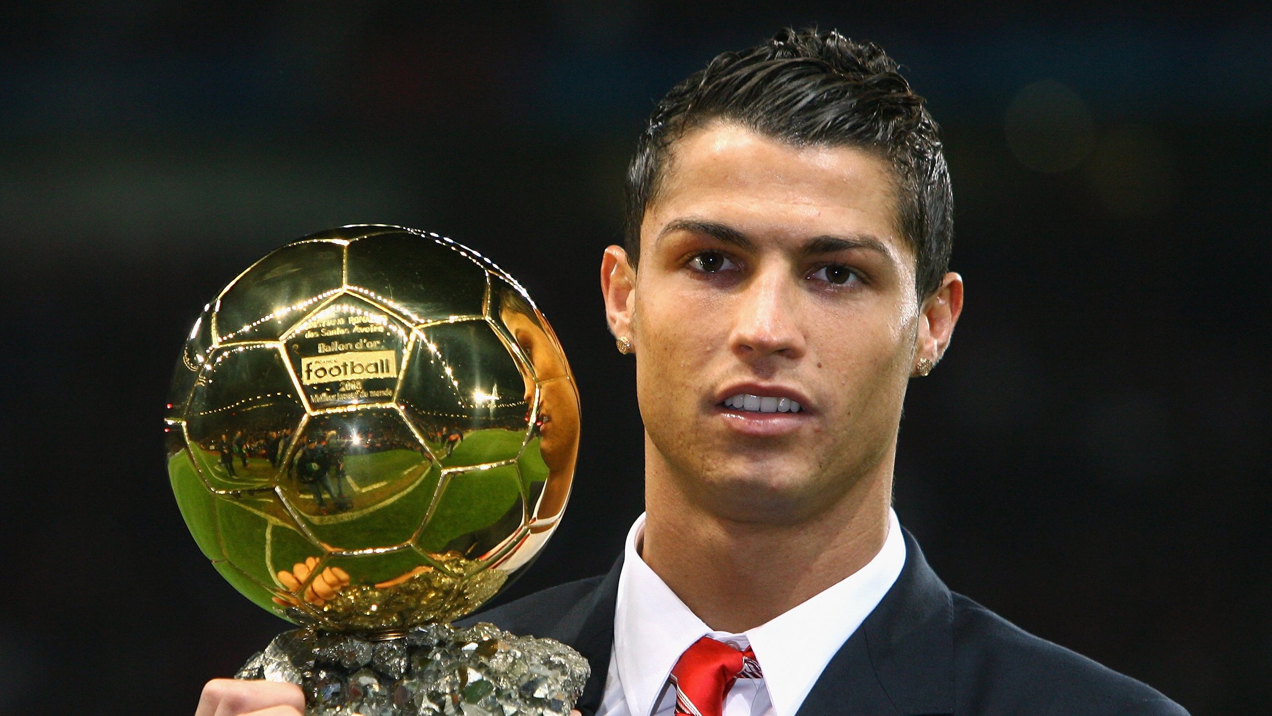 英超裁判团体加强交流,提高判罚一致性,2021赛季英超裁判